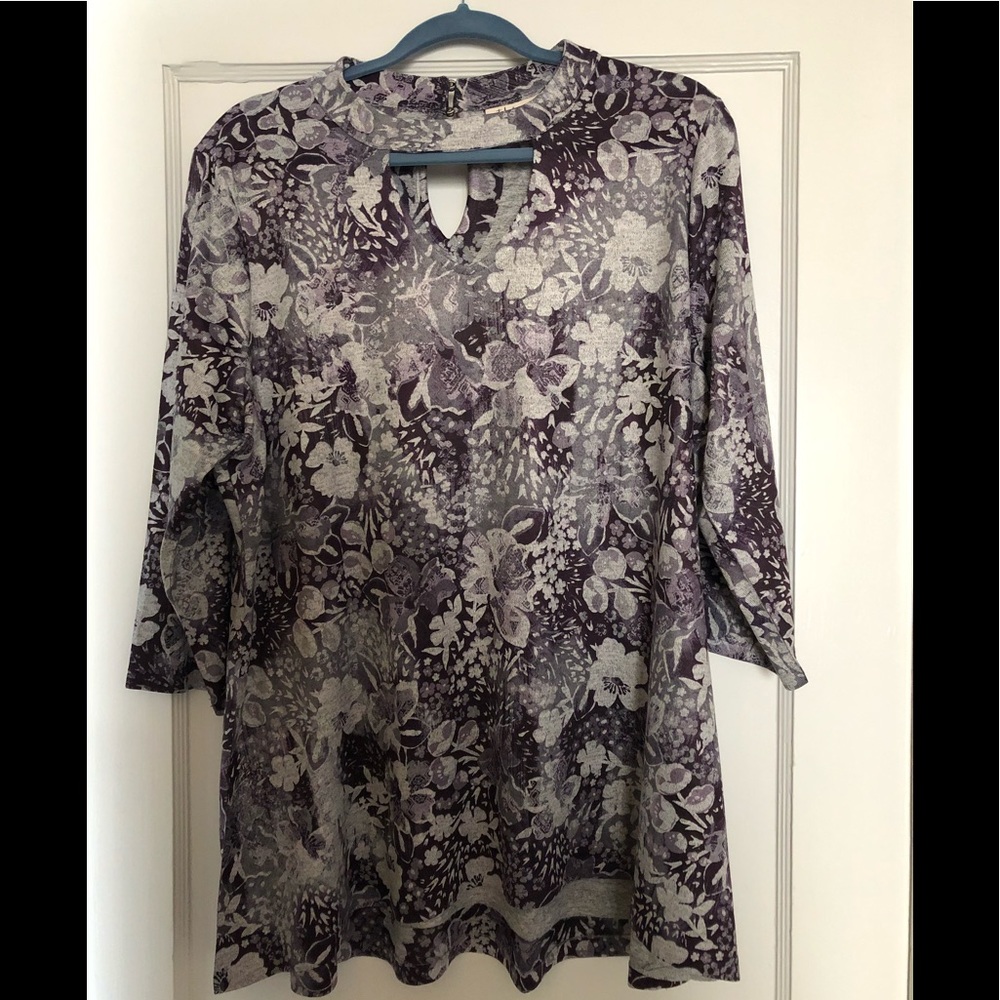 Super cute key-hole mock neck plus size tunic